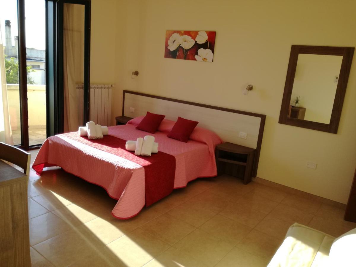 B&B Hotel Helios Uggiano La Chiesa Exterior photo