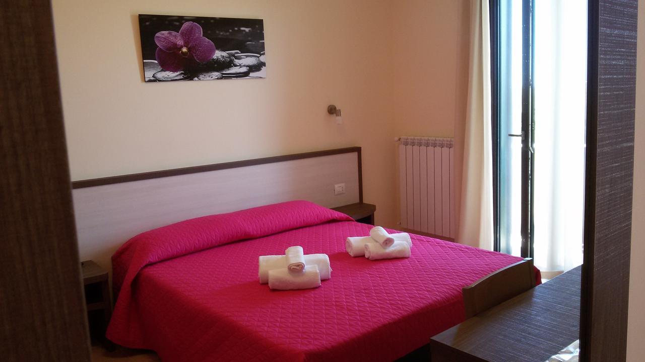 B&B Hotel Helios Uggiano La Chiesa Exterior photo